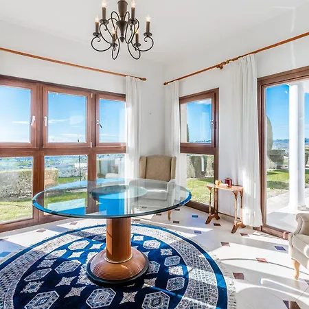 Mountain/sea View 6 Bedroom In Chirokitia ヴィラ