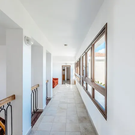 Mountain/sea View 6 Bedroom In Chirokitia ヴィラ ラルナカ