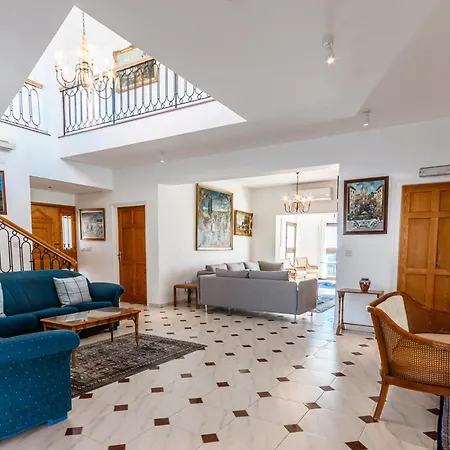 Mountain/sea View 6 Bedroom In Chirokitia Villa *