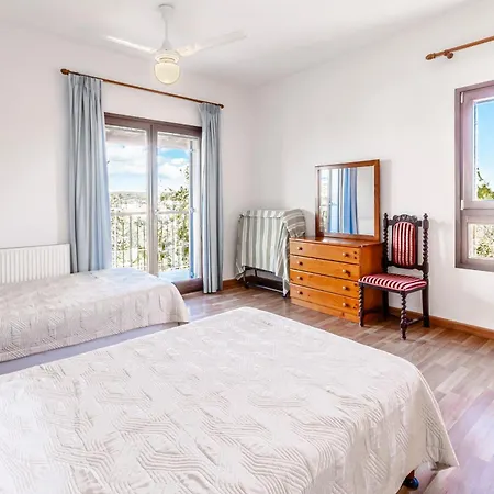 Mountain/sea View 6 Bedroom In Chirokitia لارنكا
